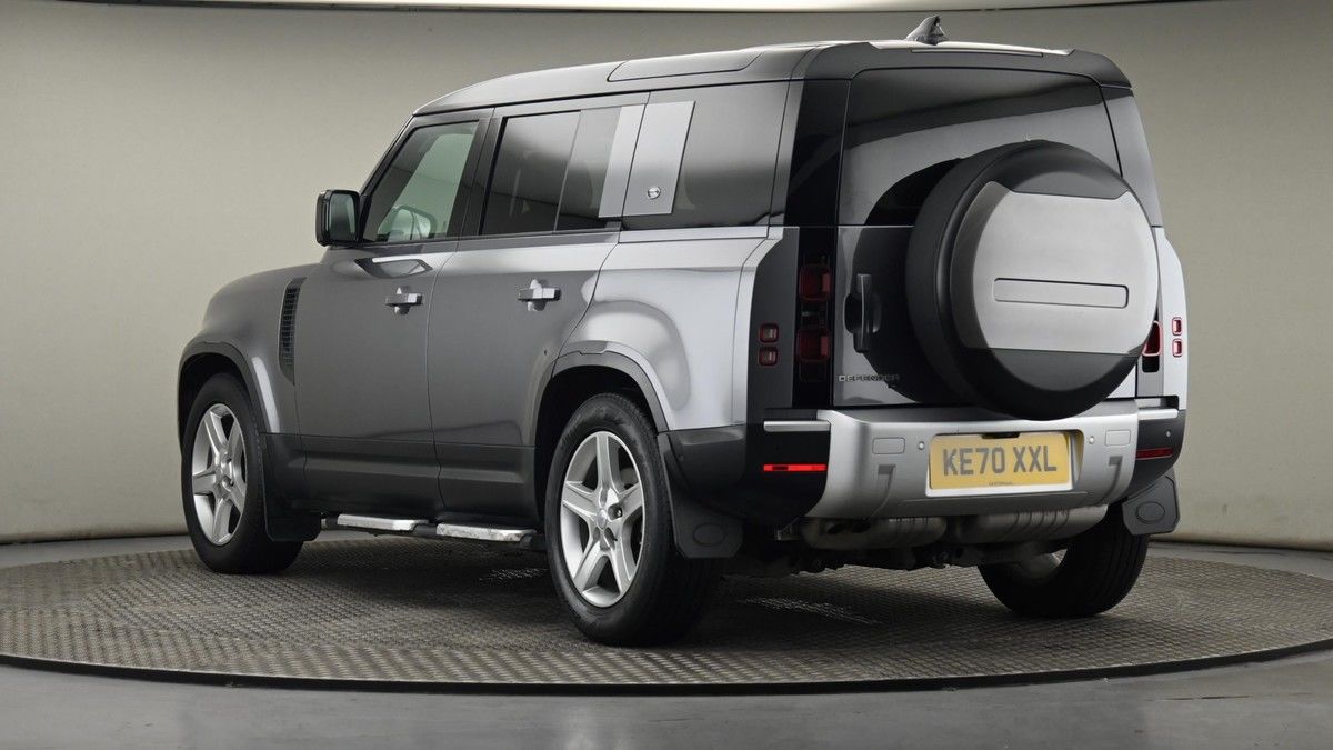 Land Rover Defender 110 Image 24