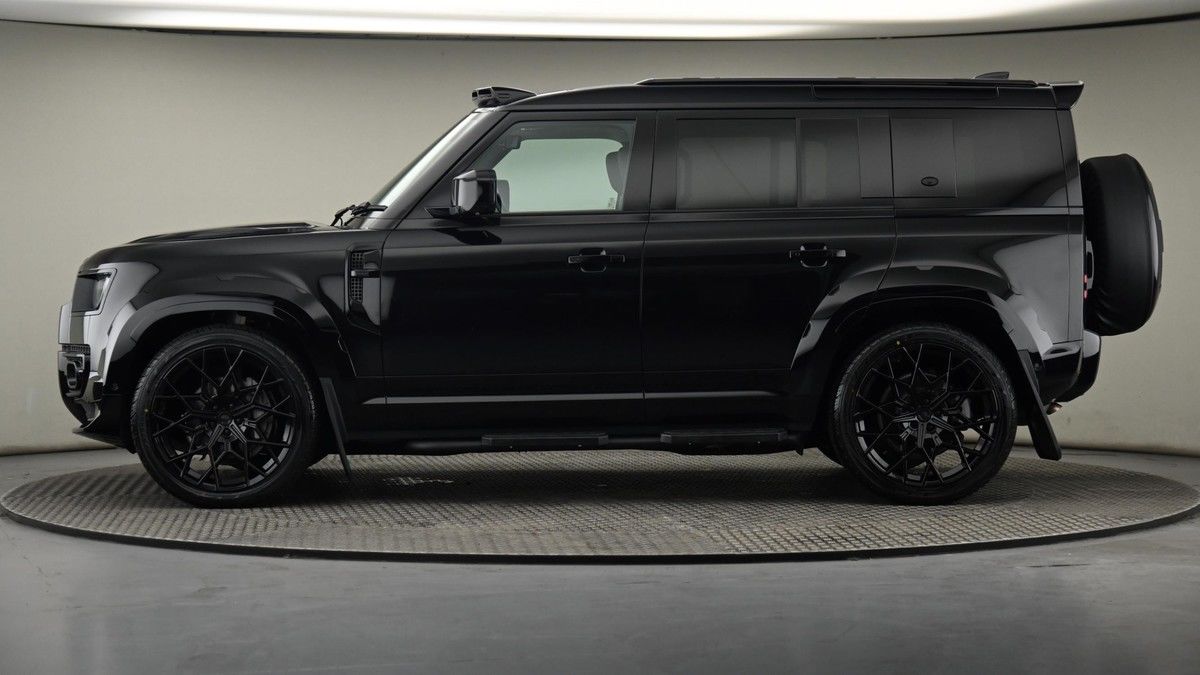 Land Rover Defender 110 Urban Image 23