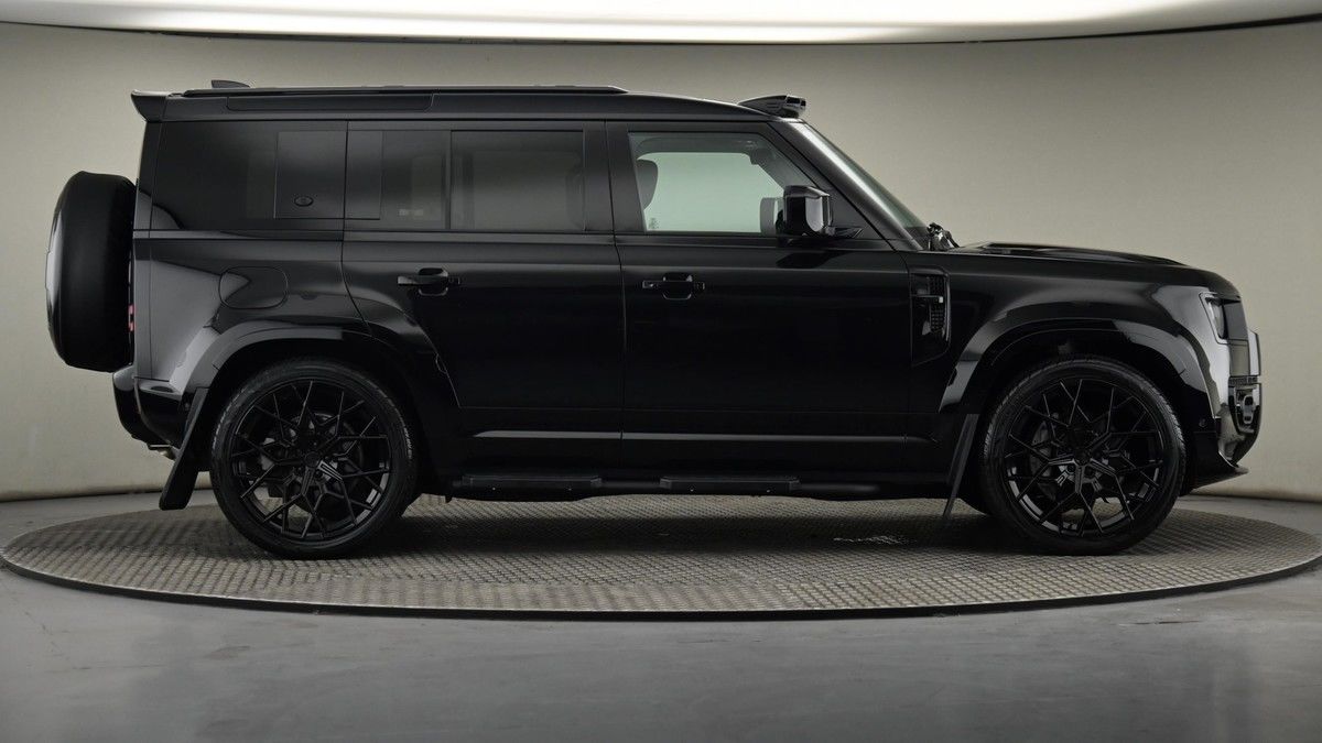 Land Rover Defender 110 Urban Image 27