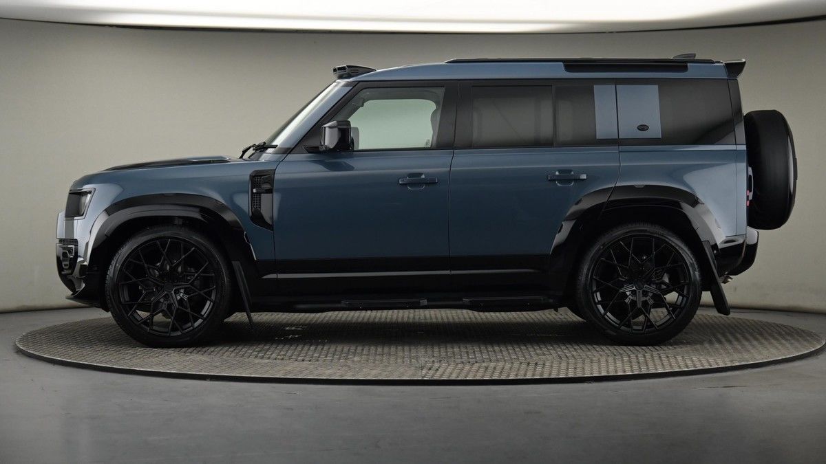 Land Rover Defender 110 Urban Image 23