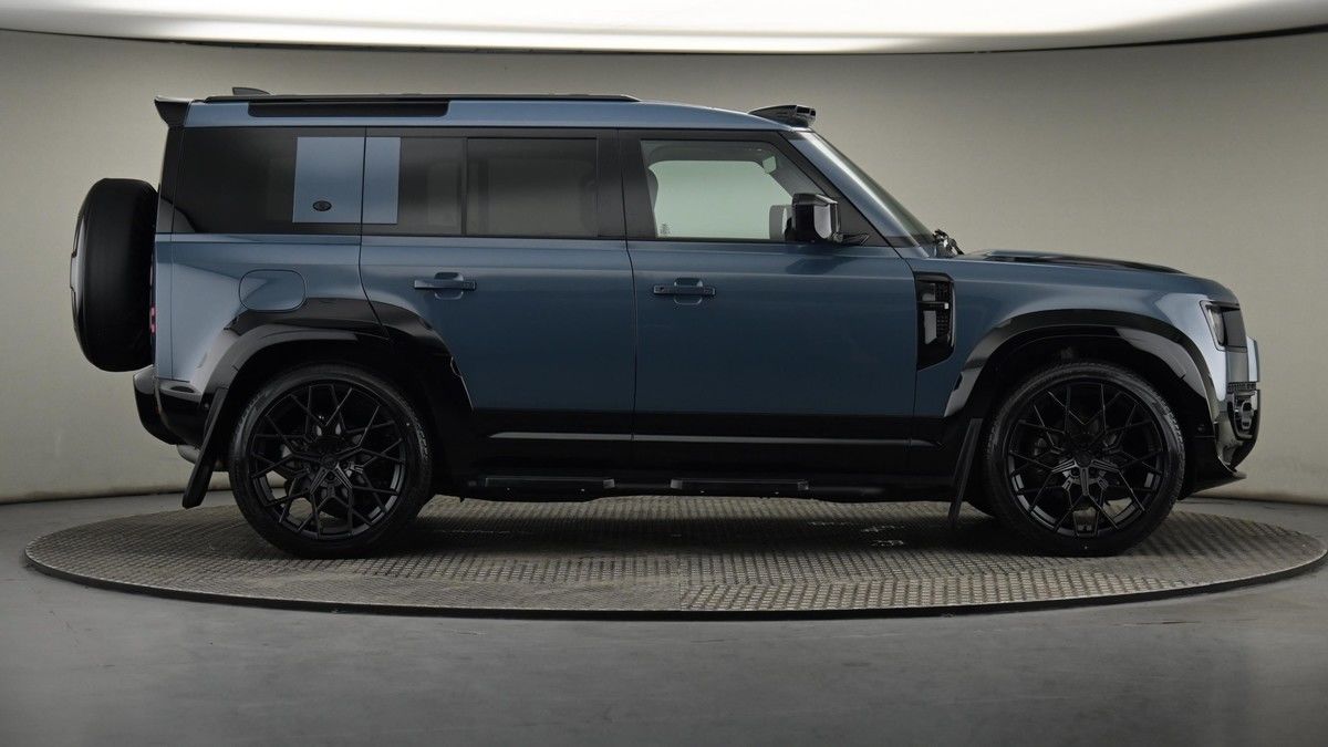 Land Rover Defender 110 Urban Image 27
