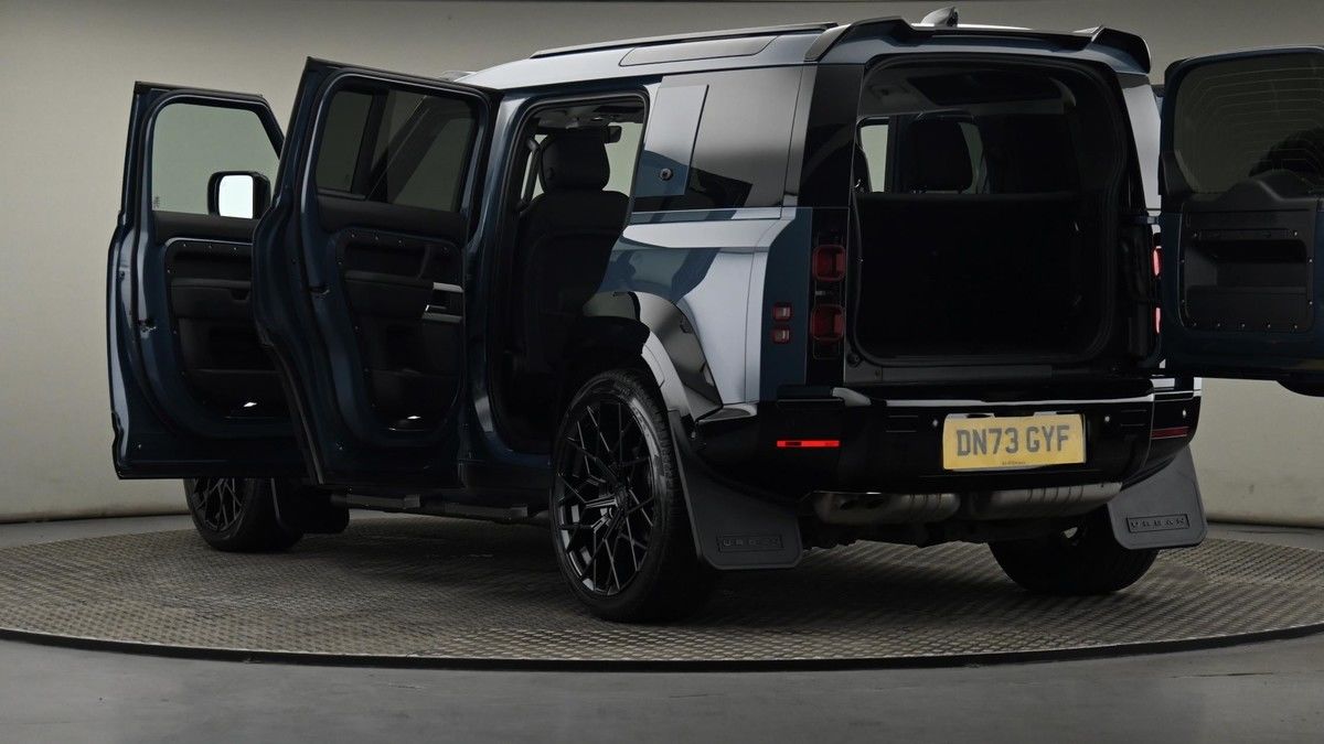 Land Rover Defender 110 Urban Image 29