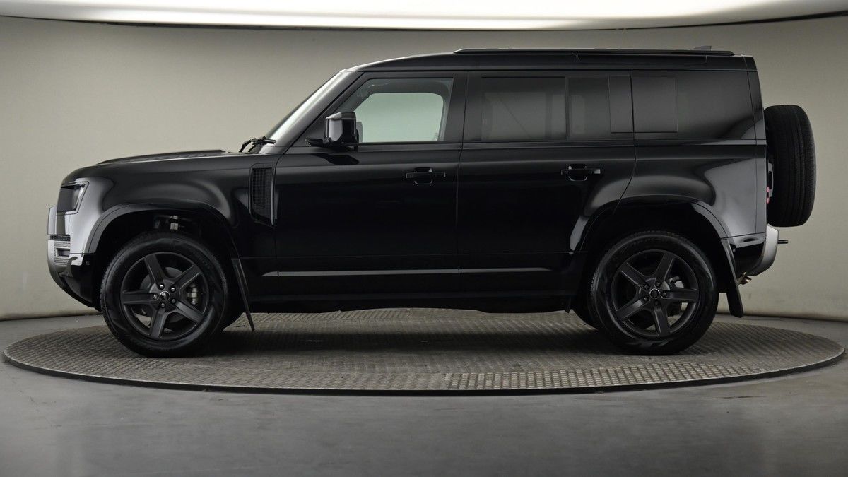 Land Rover Defender 110 Urban Image 23