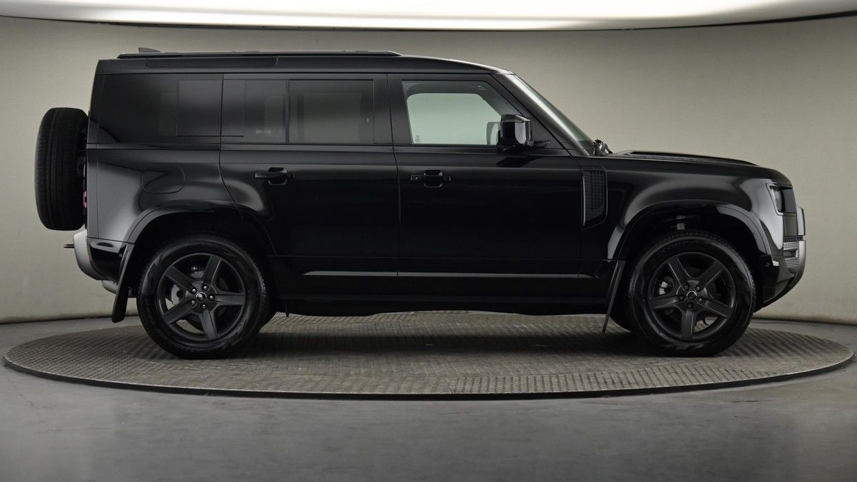 Land Rover Defender 110 Urban Image 27