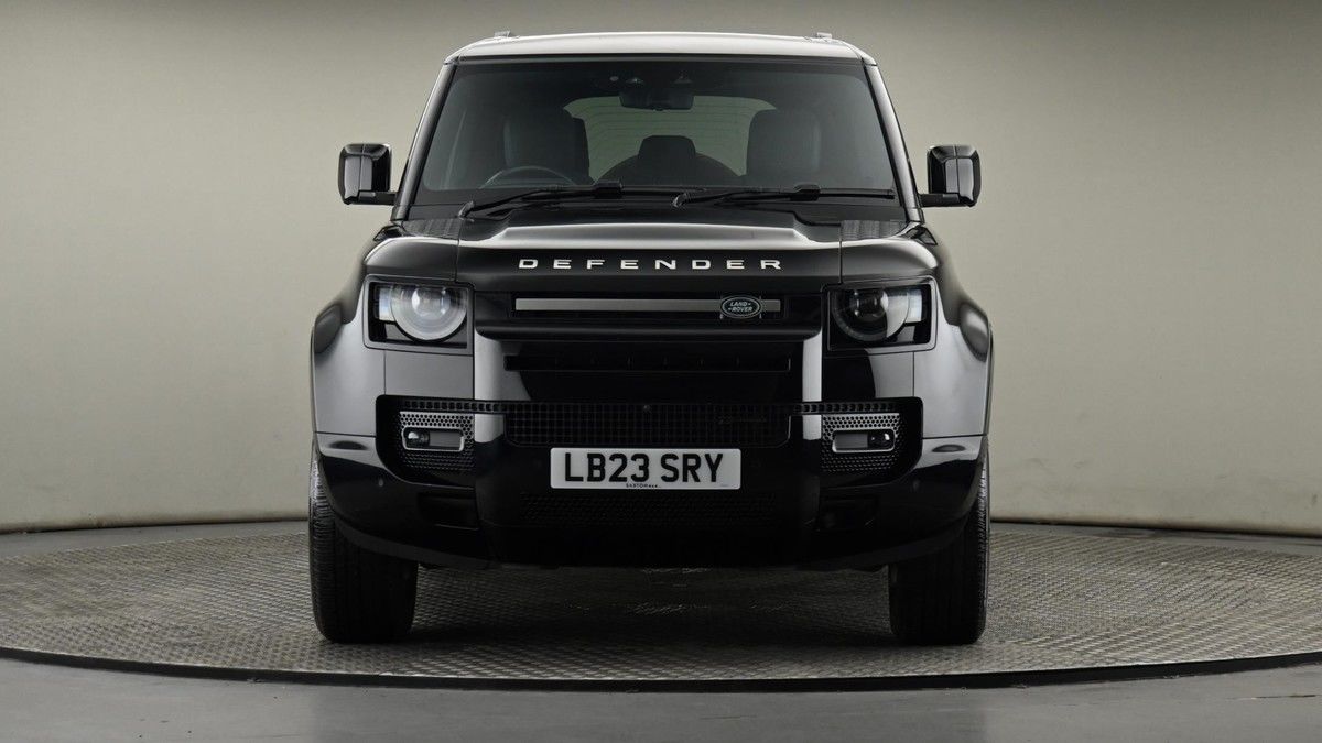 Land Rover Defender 110 Image 21