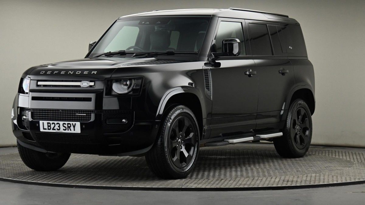 Land Rover Defender 110 Image 22