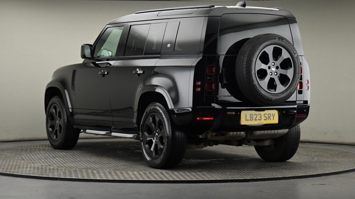 Land Rover Defender 110 Image 24
