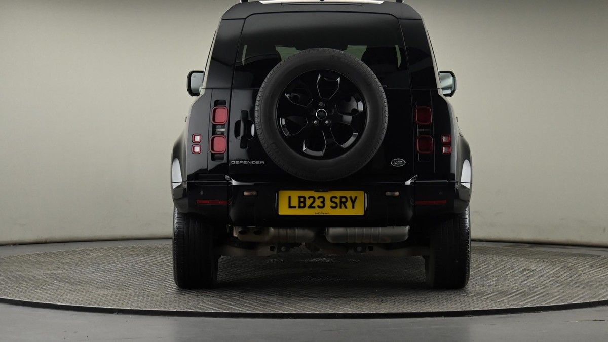 Land Rover Defender 110 Image 25