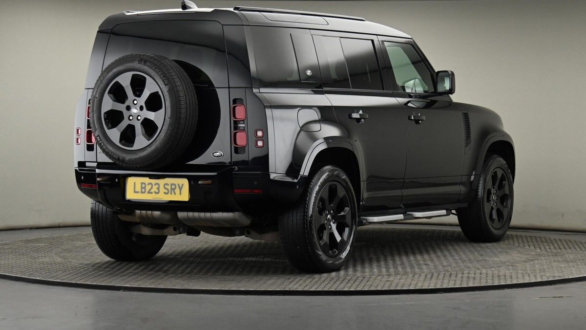 Land Rover Defender 110 Image 26