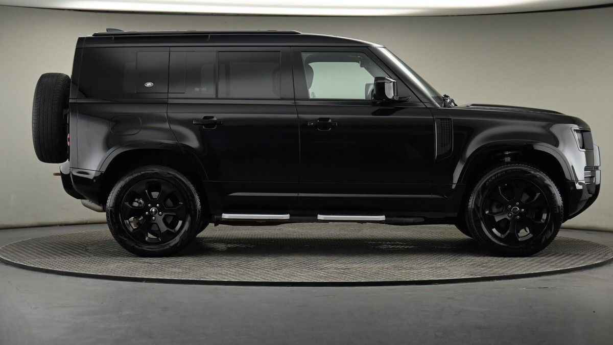 Land Rover Defender 110 Image 27
