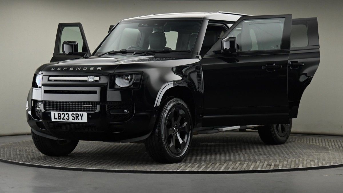 Land Rover Defender 110 Image 28