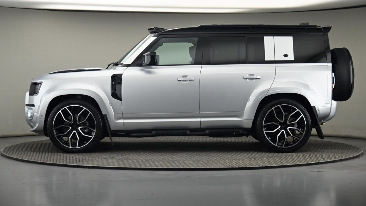 Land Rover Defender 110 Urban Image 23