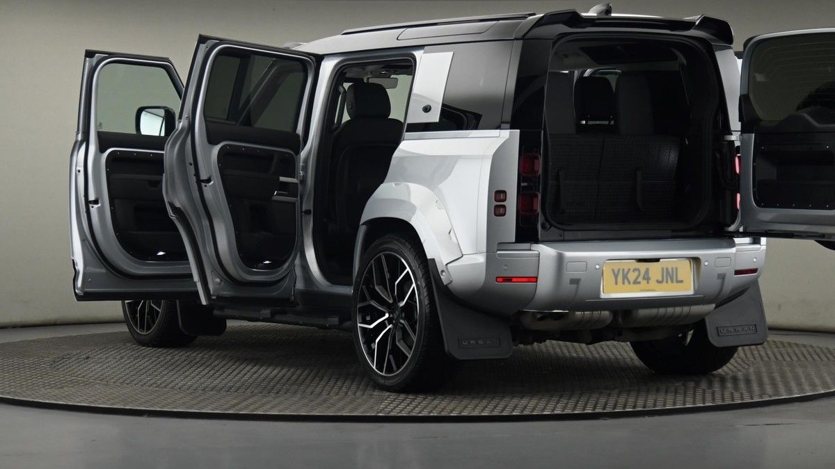 Land Rover Defender 110 Urban Image 29