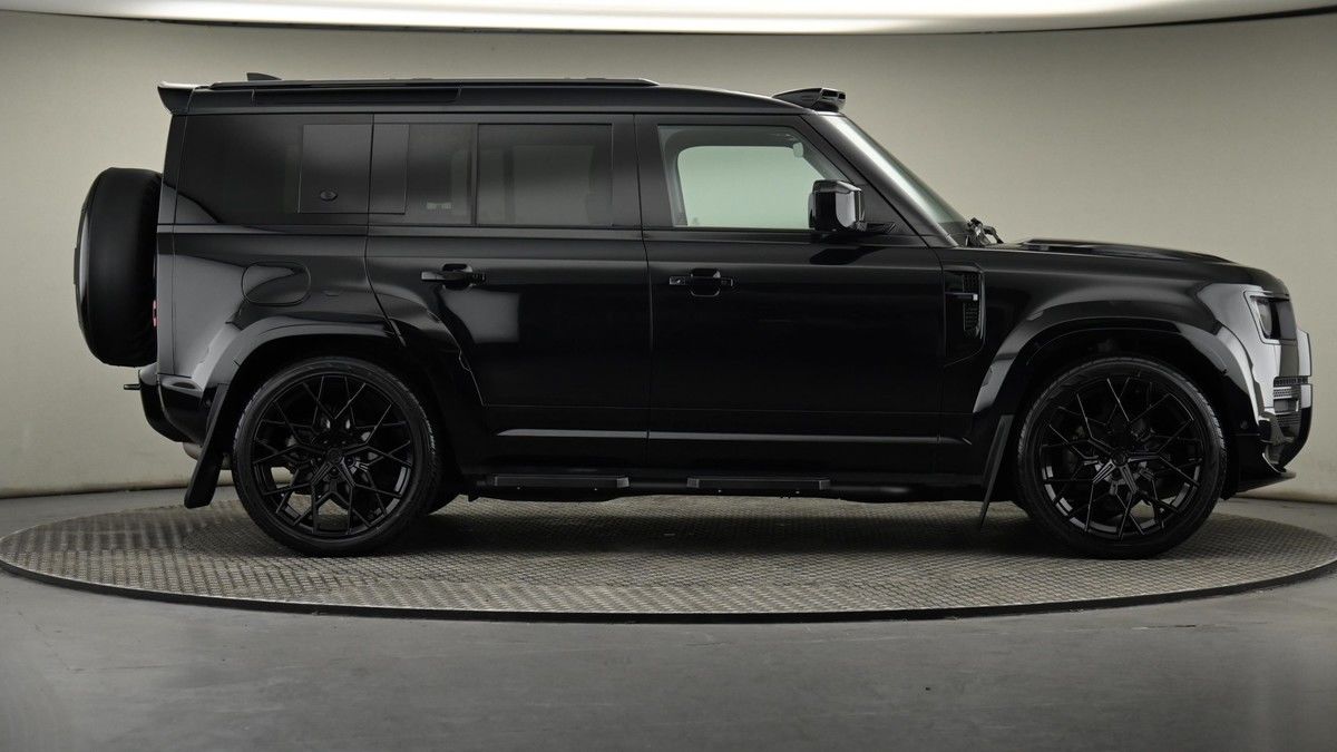 Land Rover Defender 110 Urban Image 27