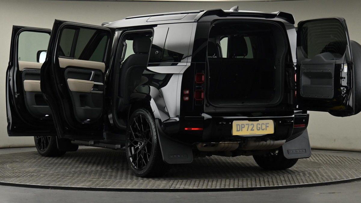 Land Rover Defender 110 Urban Image 29
