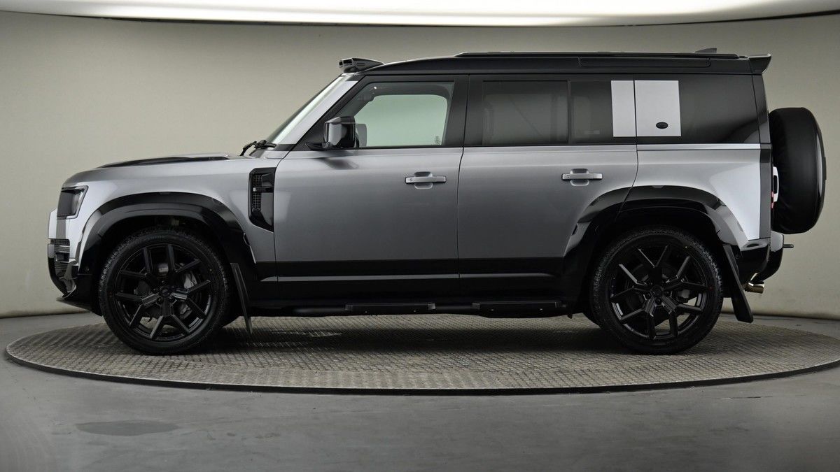 Land Rover Defender 110 Urban Image 23