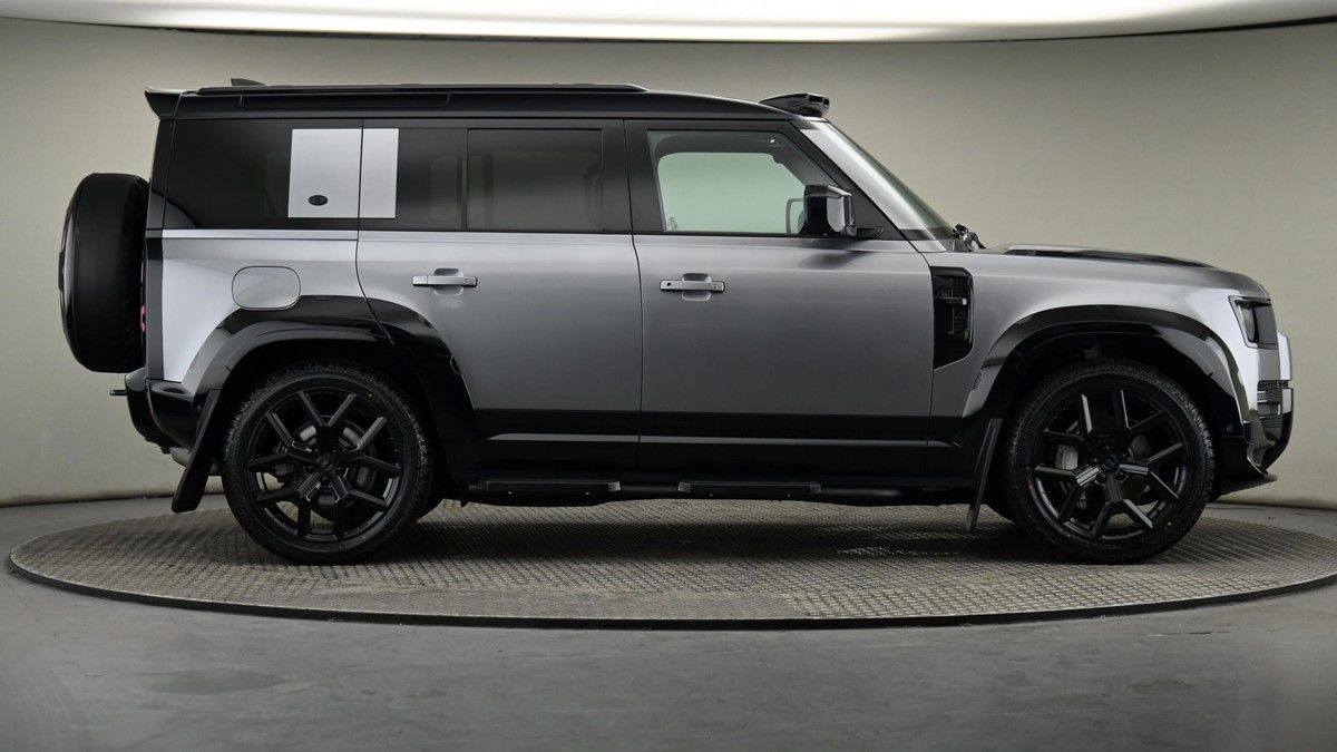 Land Rover Defender 110 Urban Image 27
