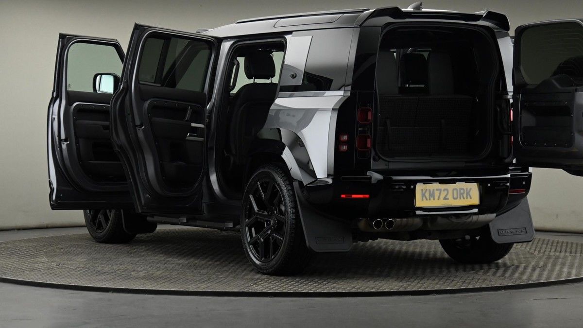 Land Rover Defender 110 Urban Image 29