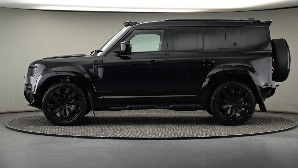 Land Rover Defender 110 Urban Image 23