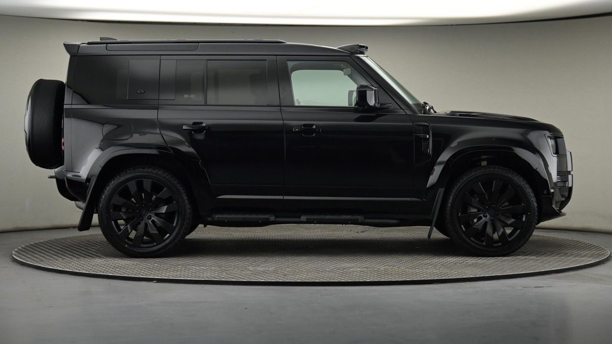 Land Rover Defender 110 Urban Image 27