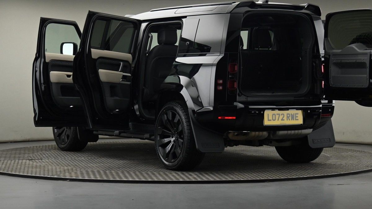 Land Rover Defender 110 Urban Image 29