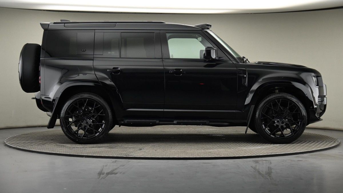 Land Rover Defender 110 Urban Image 27