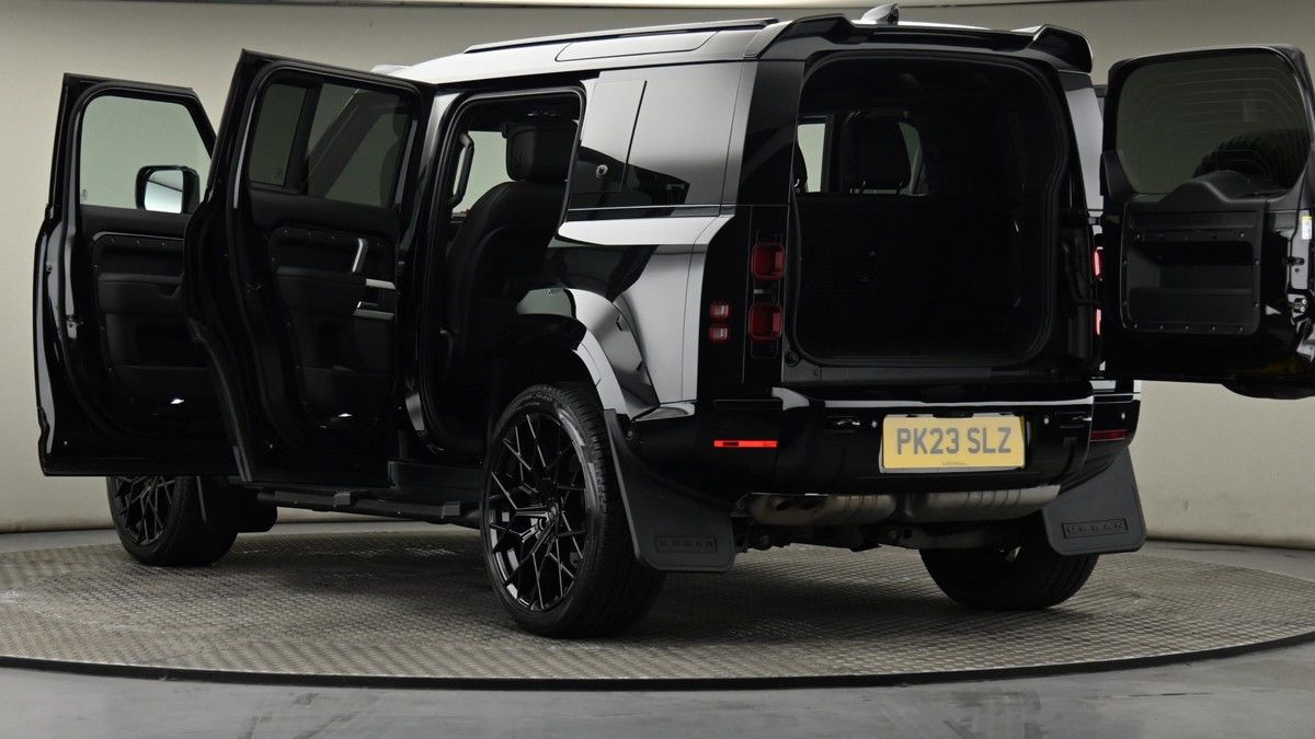 Land Rover Defender 110 Urban Image 29