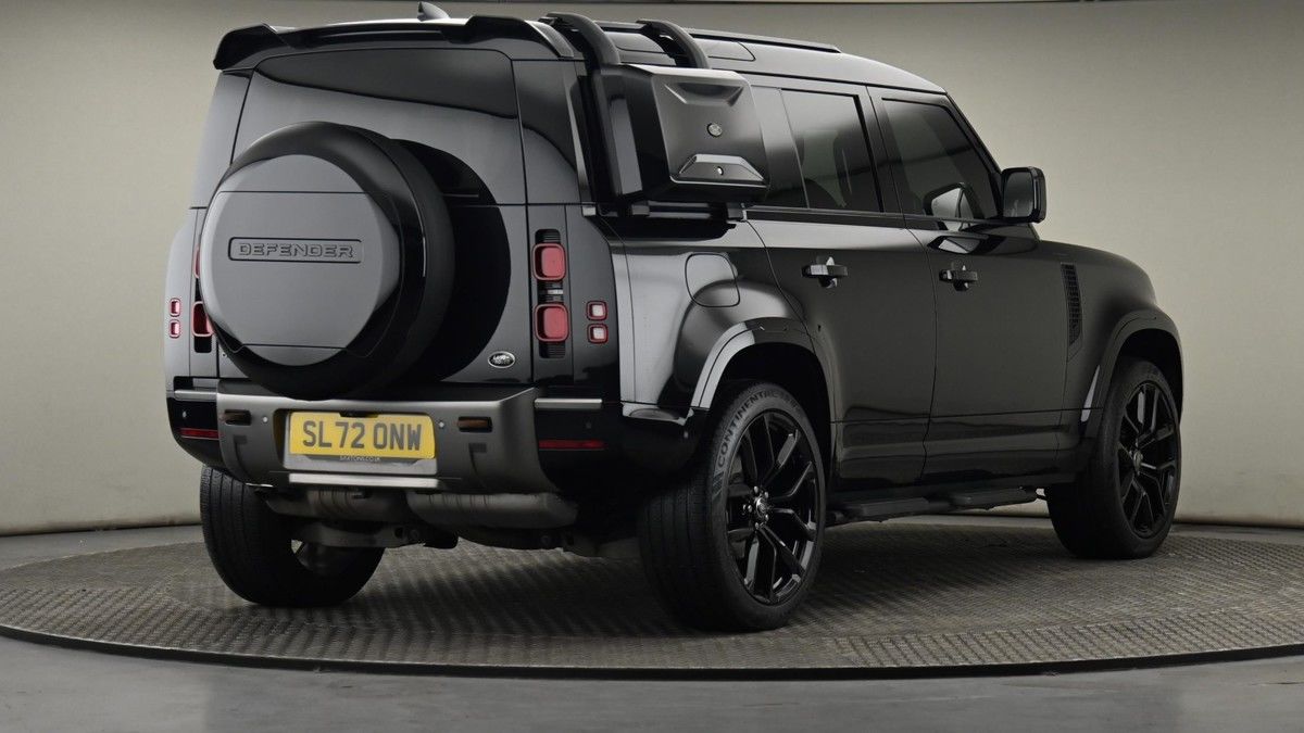 Land Rover Defender 110 Image 26