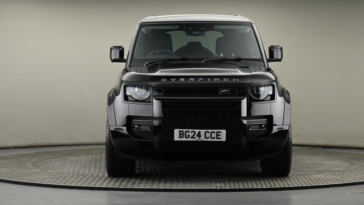 Land Rover Defender 110 Image 21