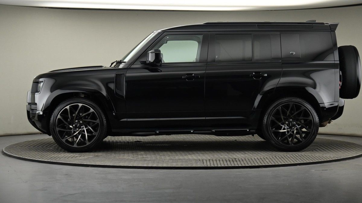 Land Rover Defender 110 Image 23