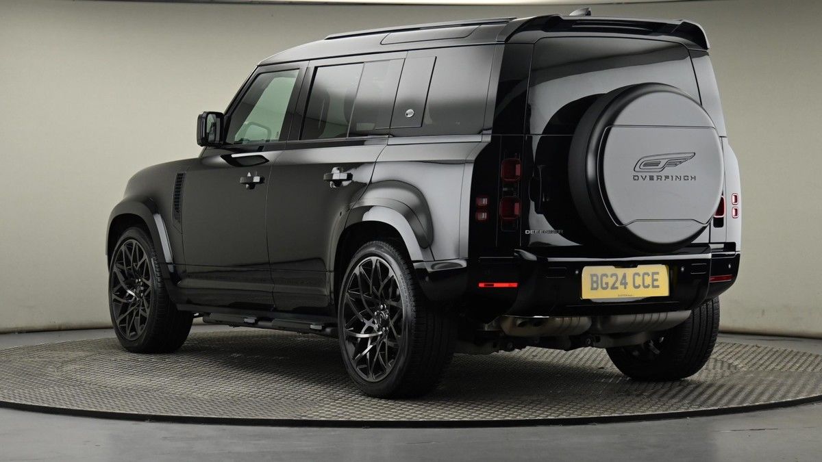 Land Rover Defender 110 Image 24