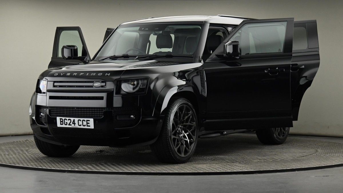 Land Rover Defender 110 Image 28