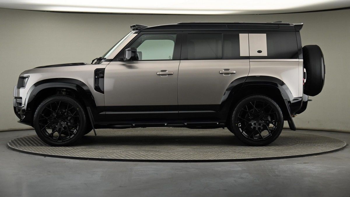Land Rover Defender 110 Urban Image 23