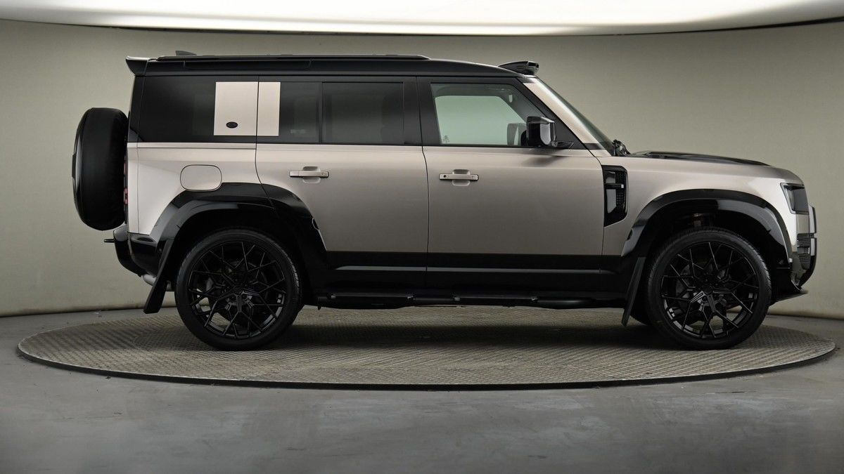 Land Rover Defender 110 Urban Image 27