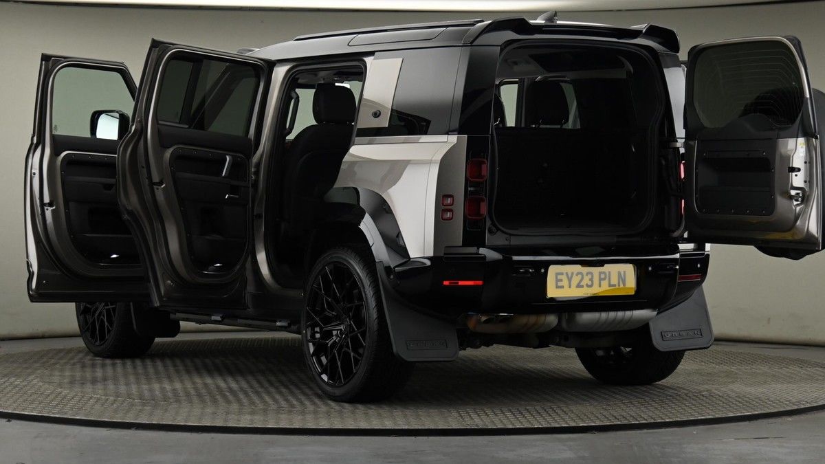 Land Rover Defender 110 Urban Image 29