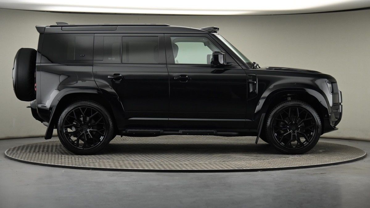 Land Rover Defender 110 Urban Image 27