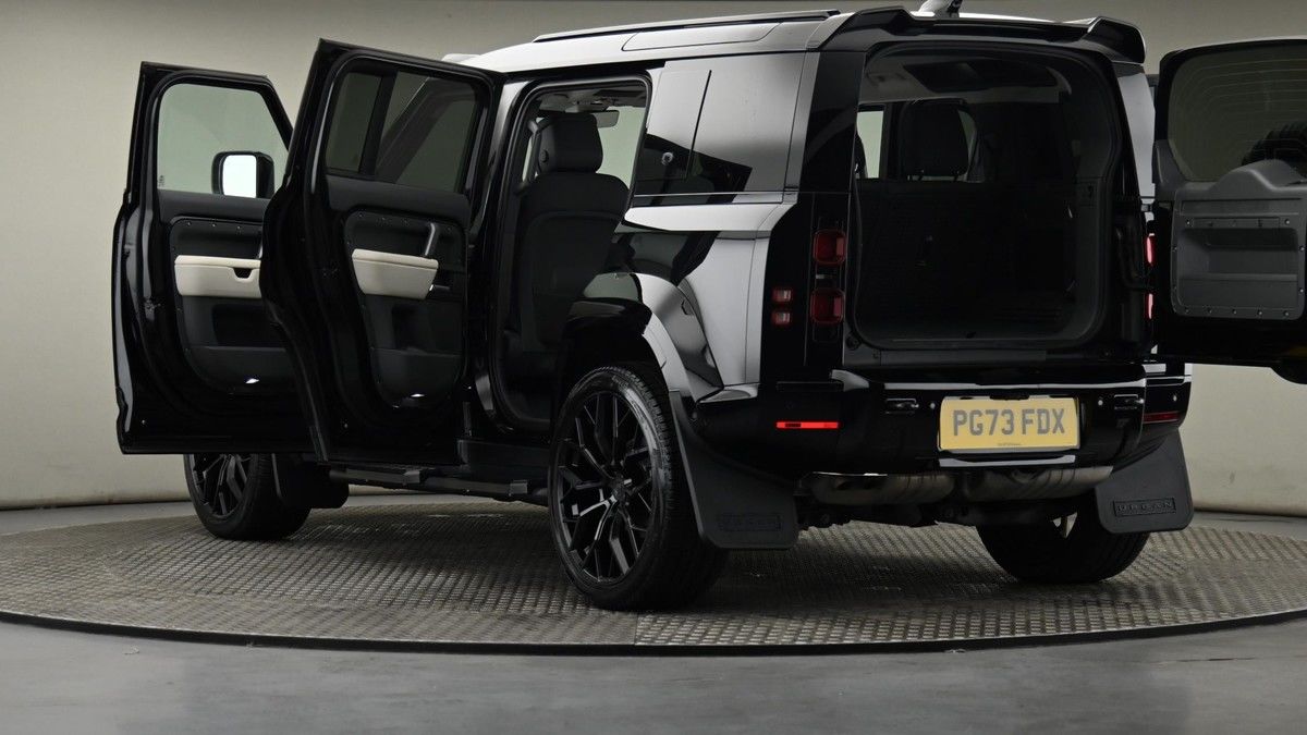Land Rover Defender 110 Urban Image 29