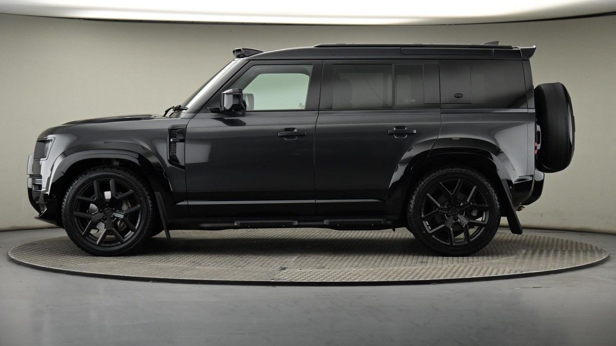 Land Rover Defender 110 Urban Image 23