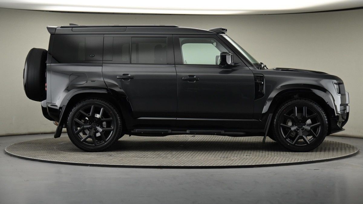 Land Rover Defender 110 Urban Image 27