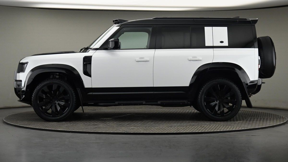 Land Rover Defender 110 Urban Image 23