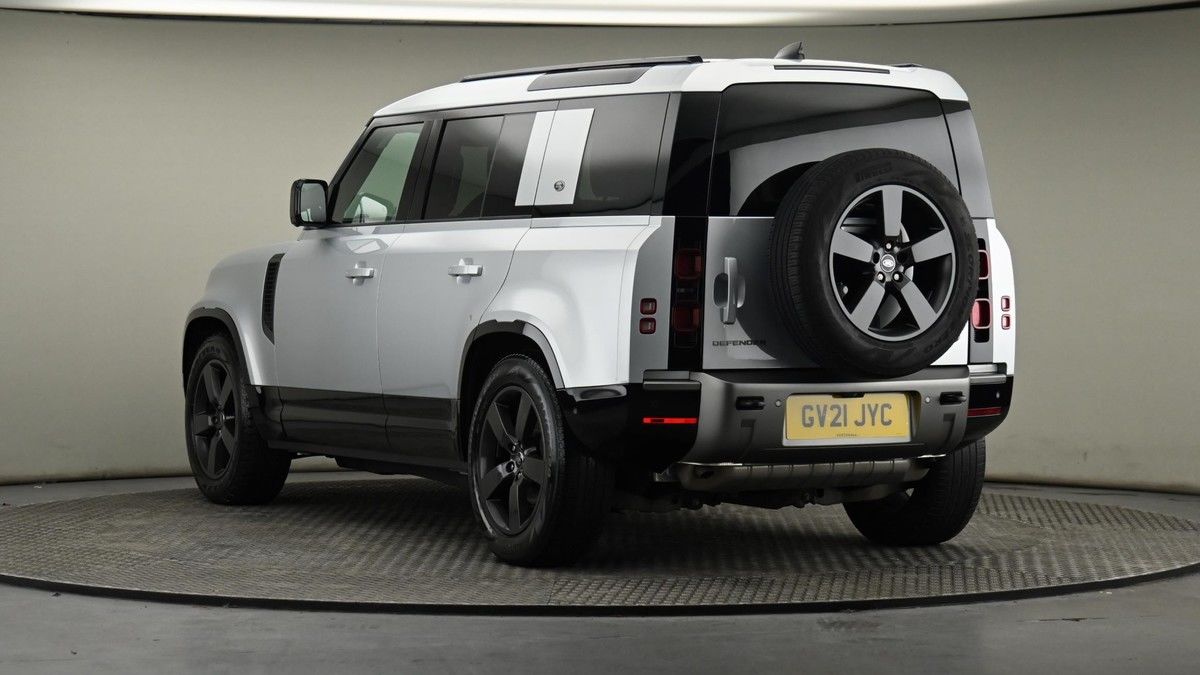 Land Rover Defender 110 Image 24