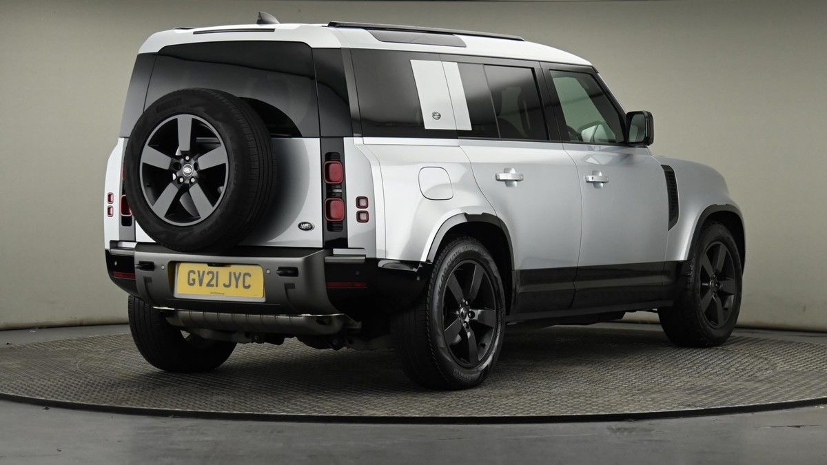 Land Rover Defender 110 Image 26