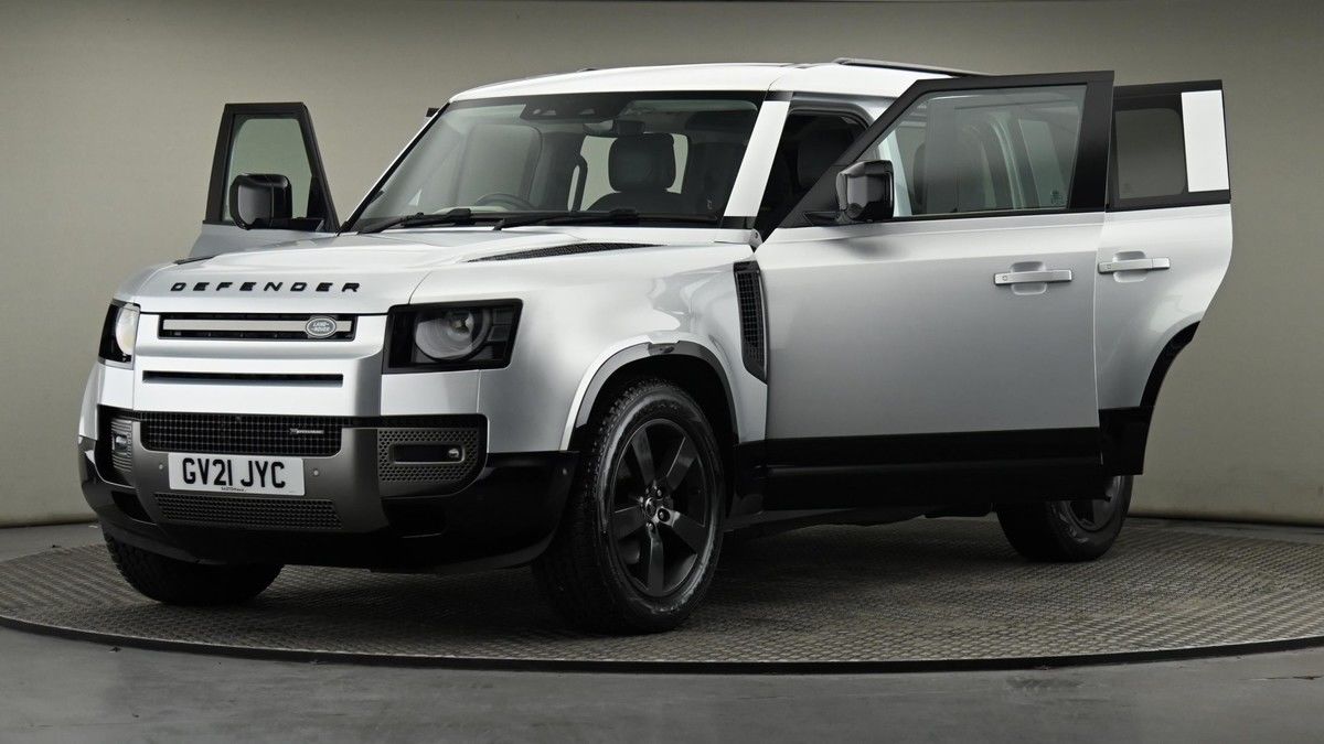 Land Rover Defender 110 Image 28