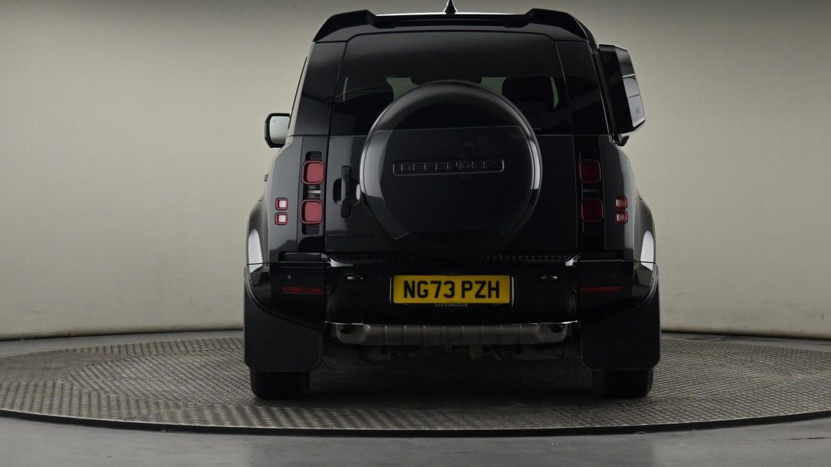 Land Rover Defender 110 Image 25