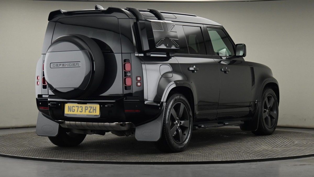 Land Rover Defender 110 Image 26