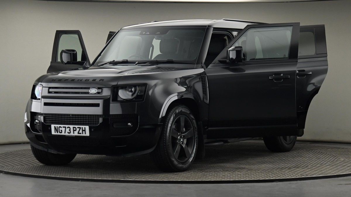 Land Rover Defender 110 Image 28
