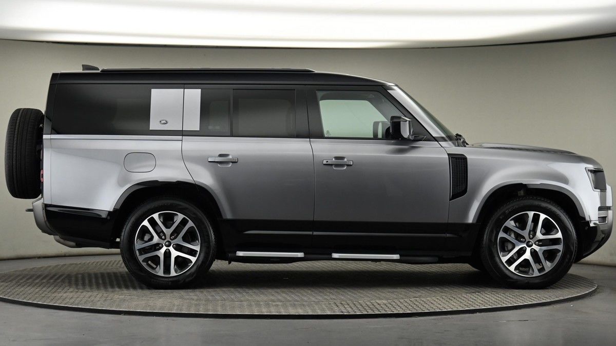 Land Rover Defender 130 Image 27