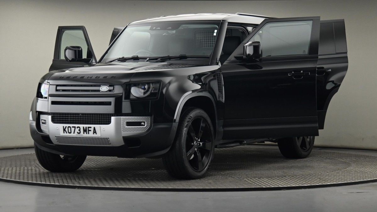 Land Rover Defender 110 Image 25