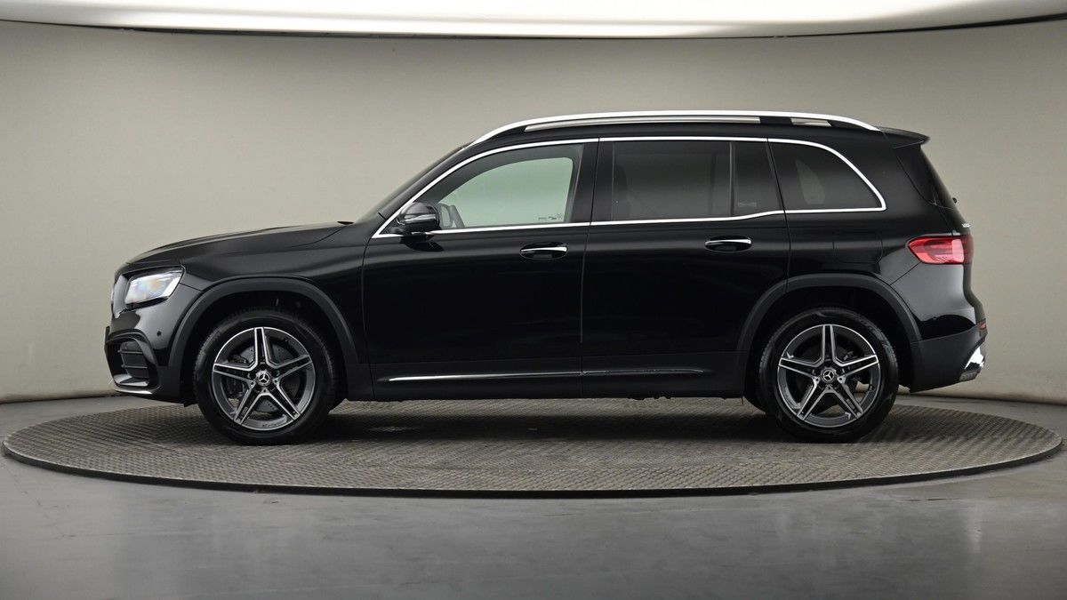 Mercedes-Benz GLB Image 23