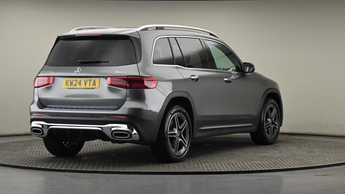 Mercedes-Benz GLB Image 26
